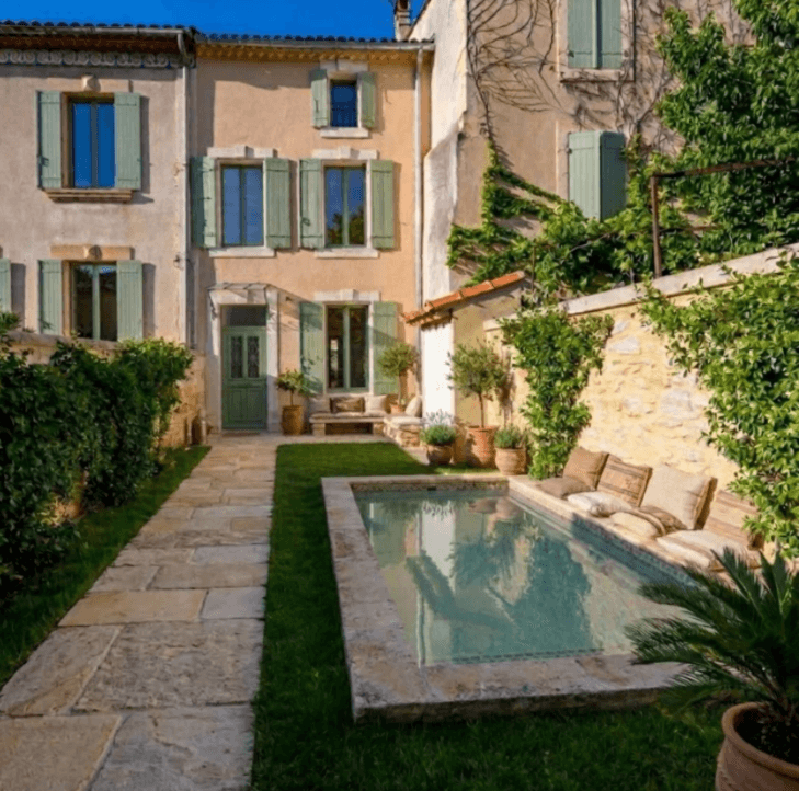État après rénovation projeté avec piscine et jardin paysagé